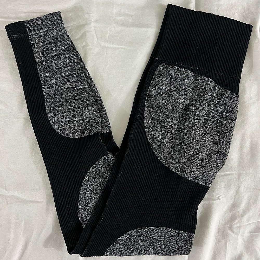 Seamless style leggings. Black and grey color. Never used.